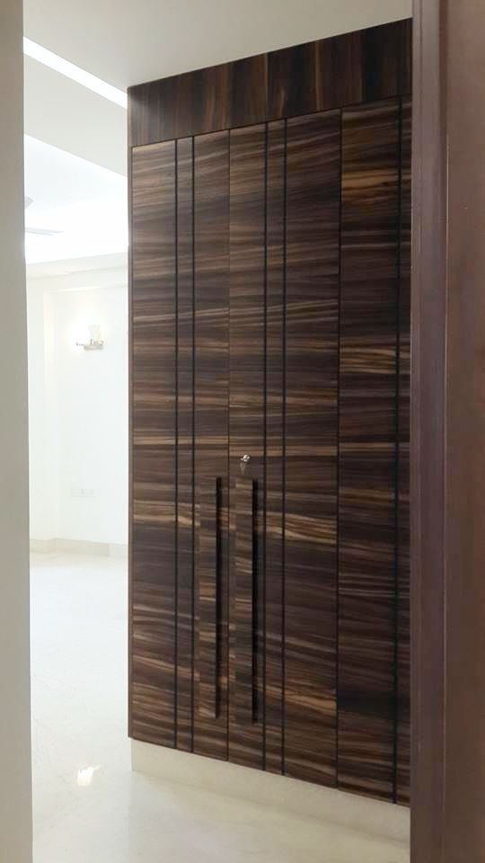 Full-height bedroom wardrobe with combination of hanging space, drawers and overhead cabinets — Green Park Residence