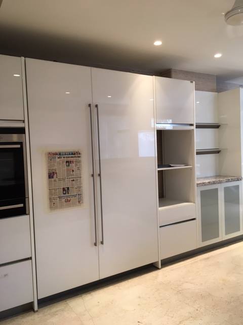 Modular kitchen wall run with open shelving, integrated chimney and stone backsplash — Maharani Bagh Residence